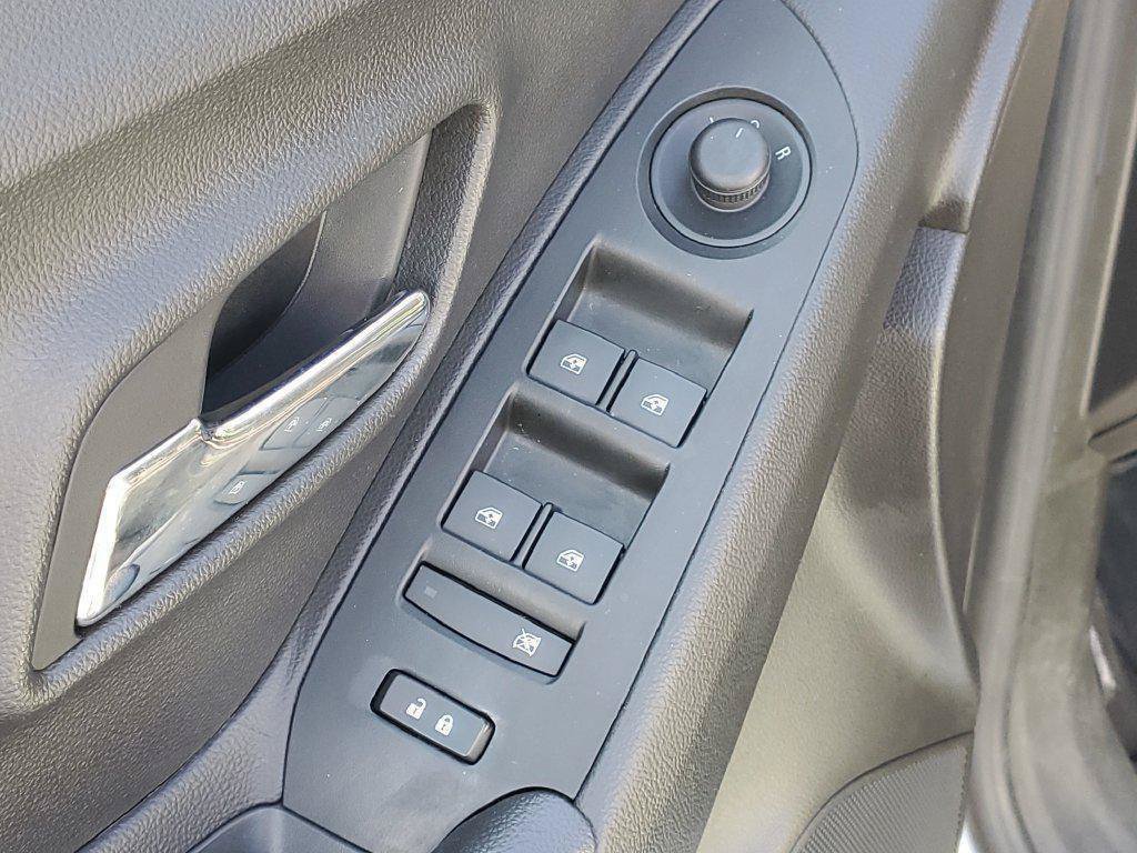 Used 2019 Chevrolet Trax LT w/ LT Convenience Package AWD/4WD image 21