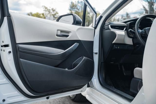 Used 2022 Toyota Corolla LE image 31