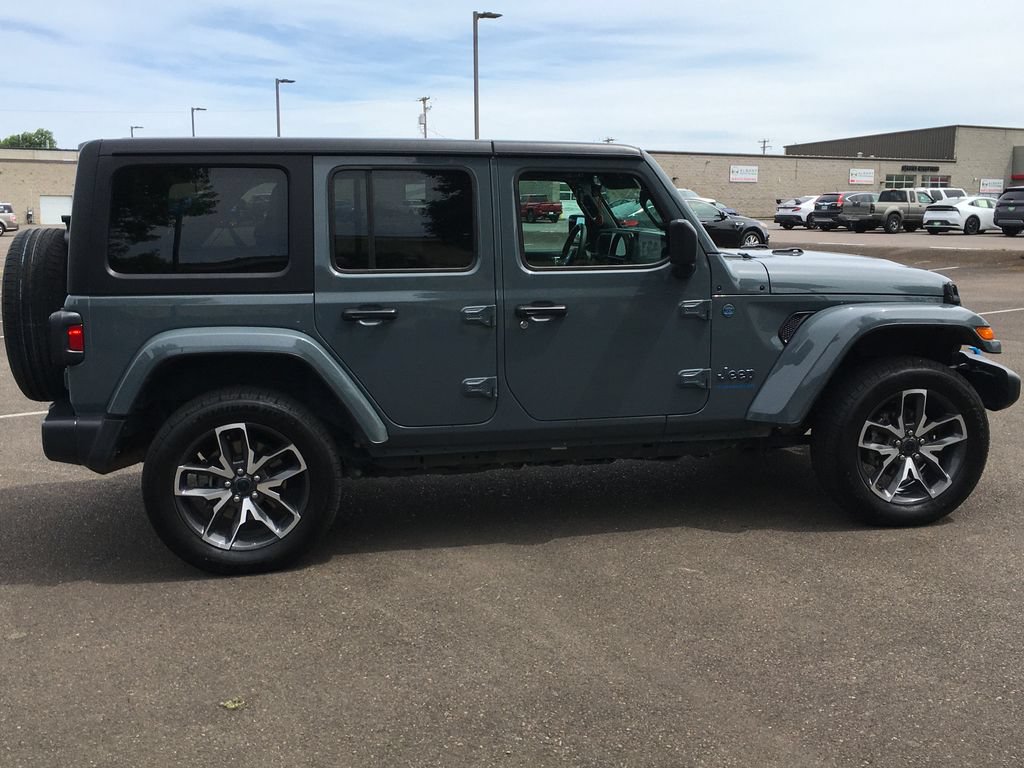 Used 2024 Jeep Wrangler Unlimited AWD/4WD image 9