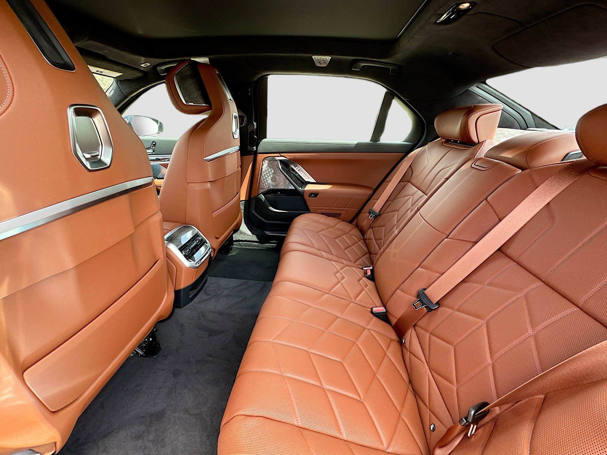 New 2025 BMW 750e xDrive w/ Luxury Rear Seating Package image 22