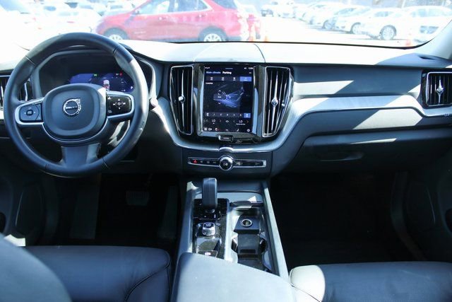 Used 2025 Volvo XC60 B5 Plus image 17