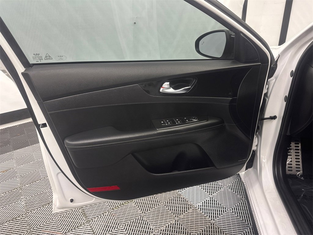 Used 2022 Kia Forte GT-Line w/ GT-Line Premium Package image 11