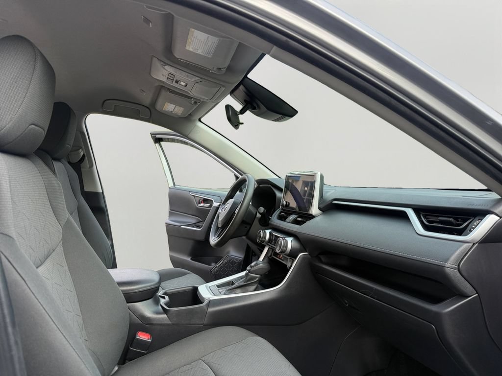Used 2024 Toyota RAV4 XLE FWD image 11