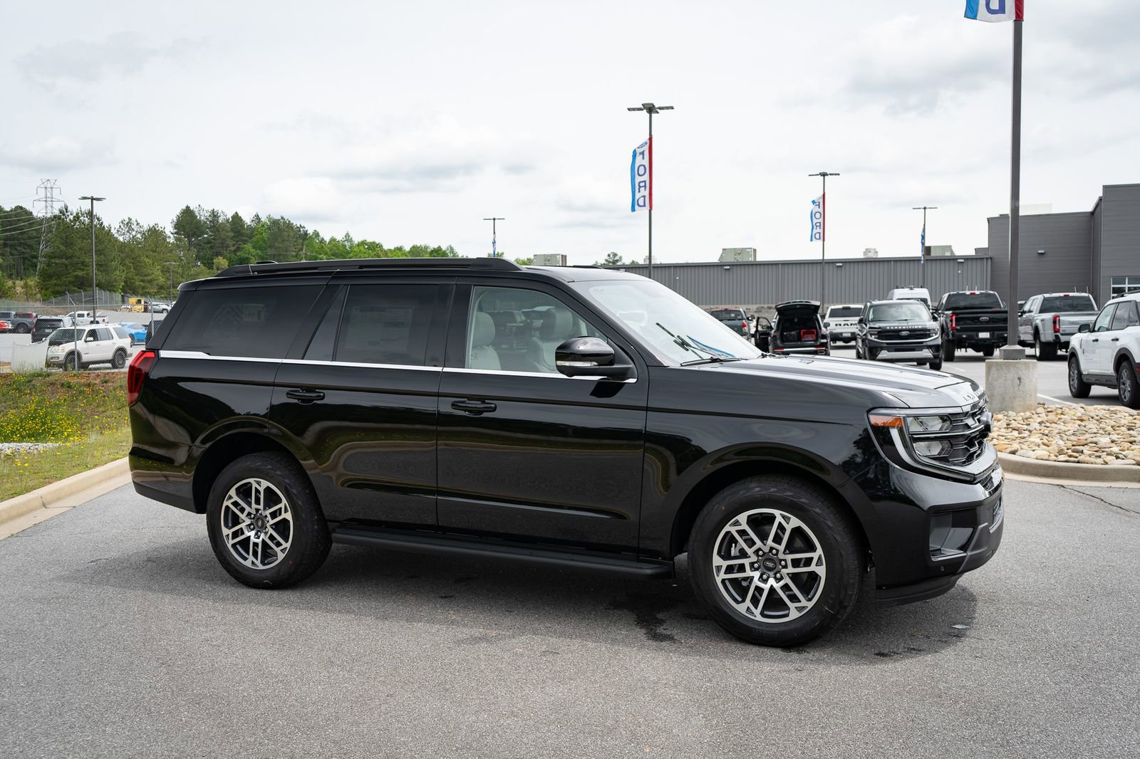 New 2026 Ford Expedition Active AWD/4WD image 12