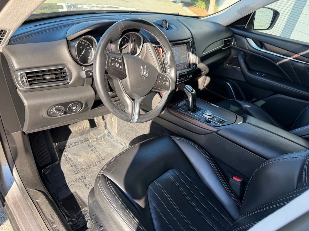 Used 2020 Maserati Levante GranLusso image 2
