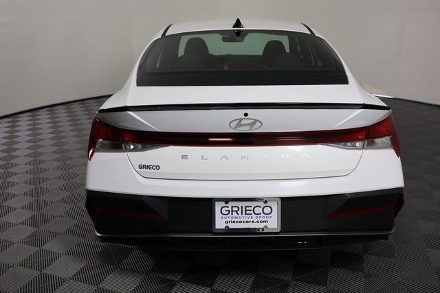 Used 2025 Hyundai Elantra Sport FWD image 7