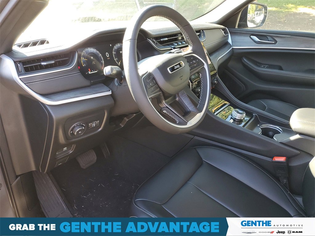 Certified 2024 Jeep Grand Cherokee Limited image 9