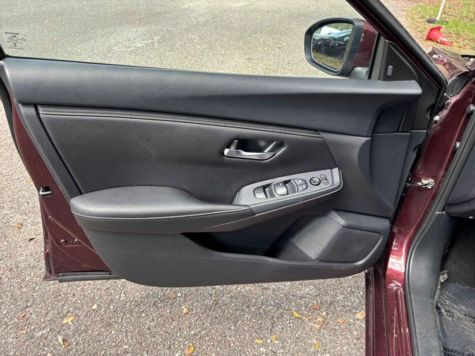 Used 2025 Nissan Sentra SV FWD image 18