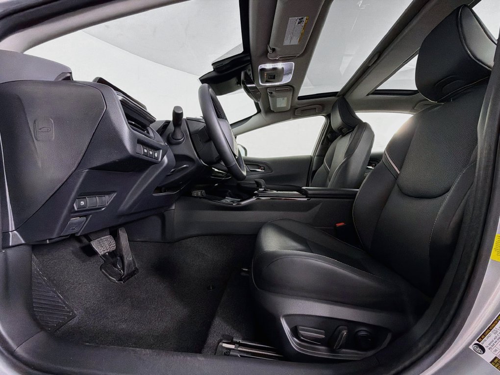 Used 2024 Toyota Prius XLE FWD image 12