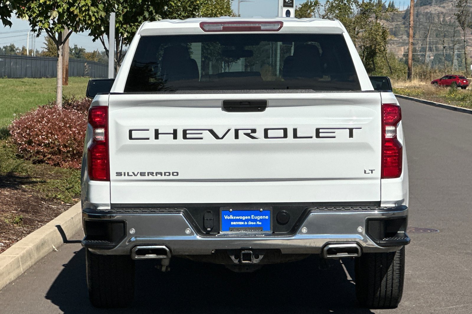Used 2022 Chevrolet Silverado 1500 LT w/ Z71 Off-Road Package AWD/4WD image 4