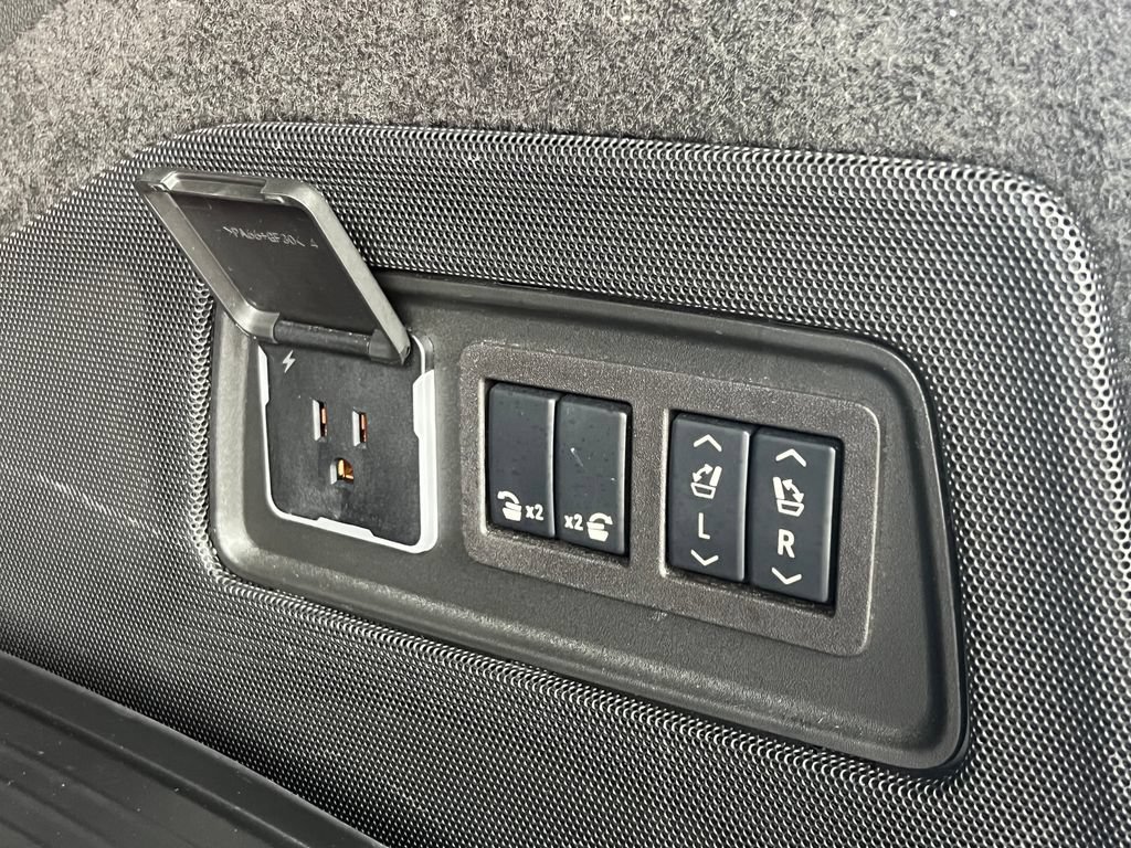 Certified 2024 Cadillac Escalade Sport w/ LPO, ONYX Package AWD/4WD image 23