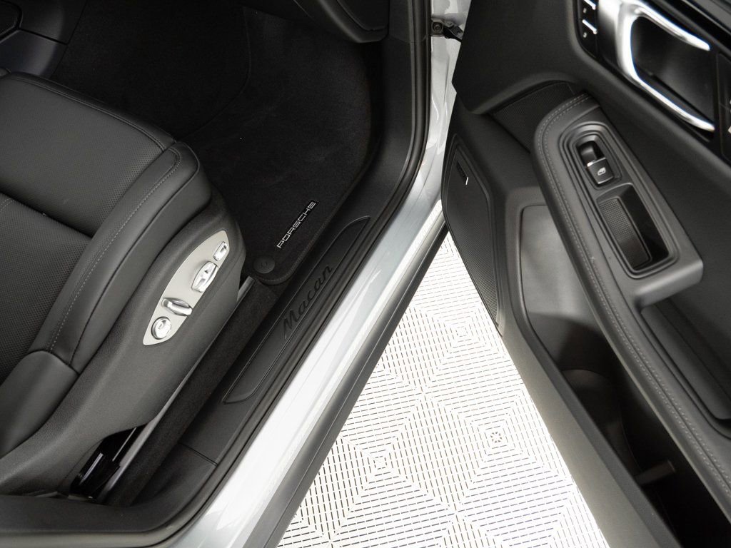 New 2026 Porsche Macan image 26