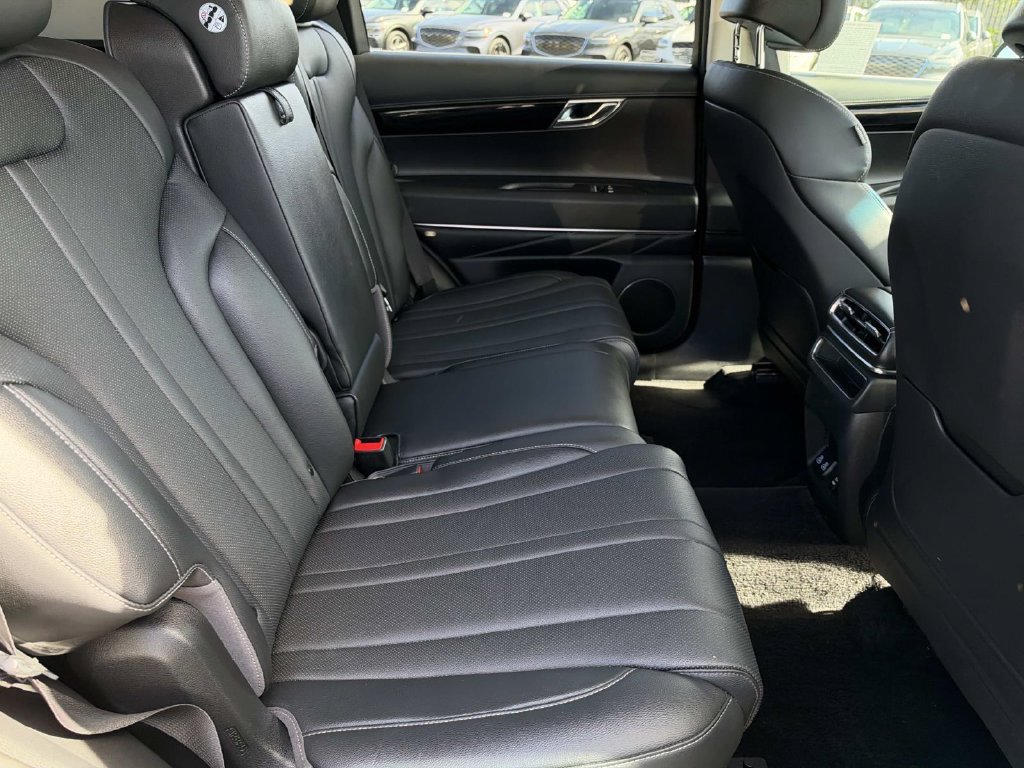 Certified 2025 Genesis GV80 2.5T Standard AWD/4WD image 19