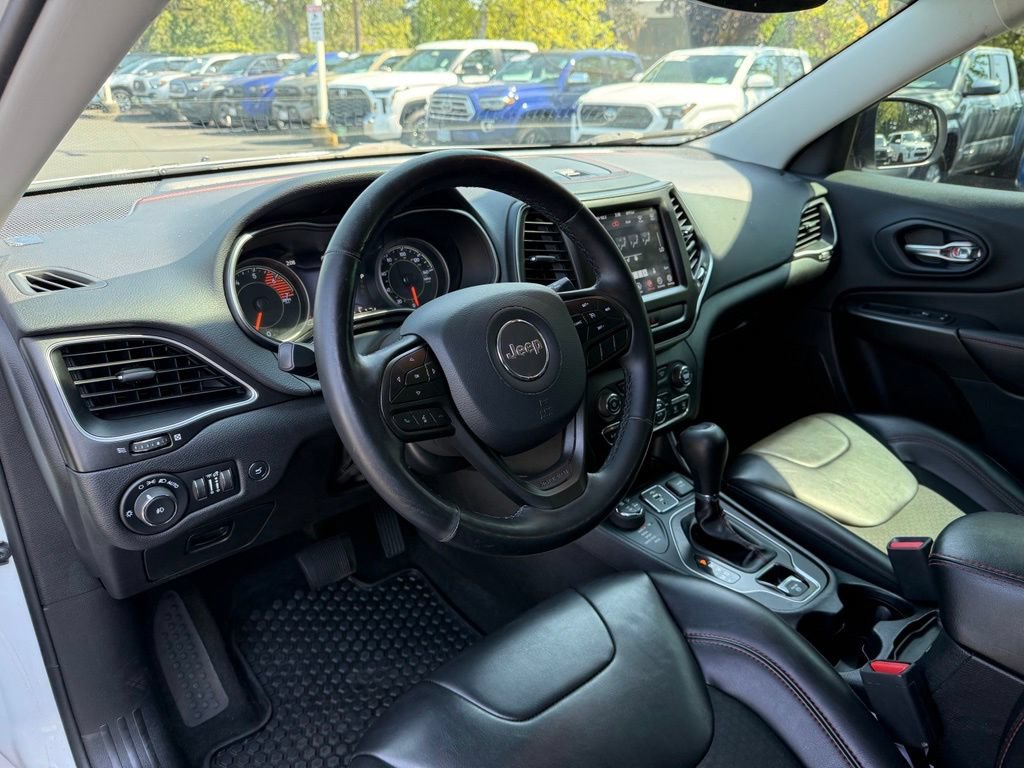 Used 2019 Jeep Cherokee Trailhawk w/ Comfort/Convenience Group AWD/4WD image 13