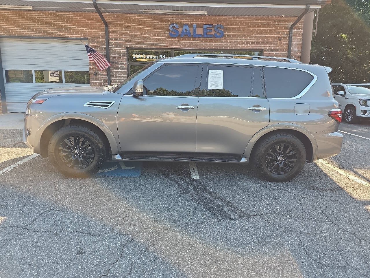 Used 2023 Nissan Armada SV w/ Cargo Package RWD image 3