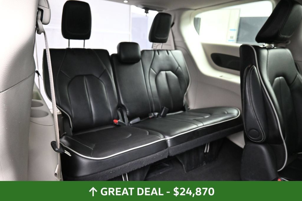 Used 2023 Chrysler Pacifica Limited FWD image 25