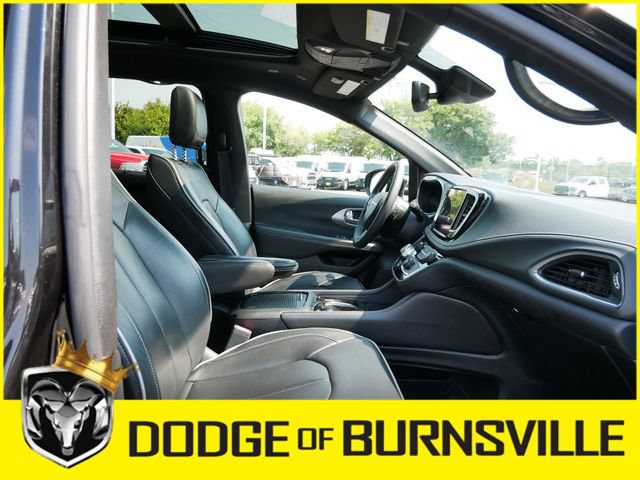 Used 2025 Chrysler Pacifica Limited FWD image 15