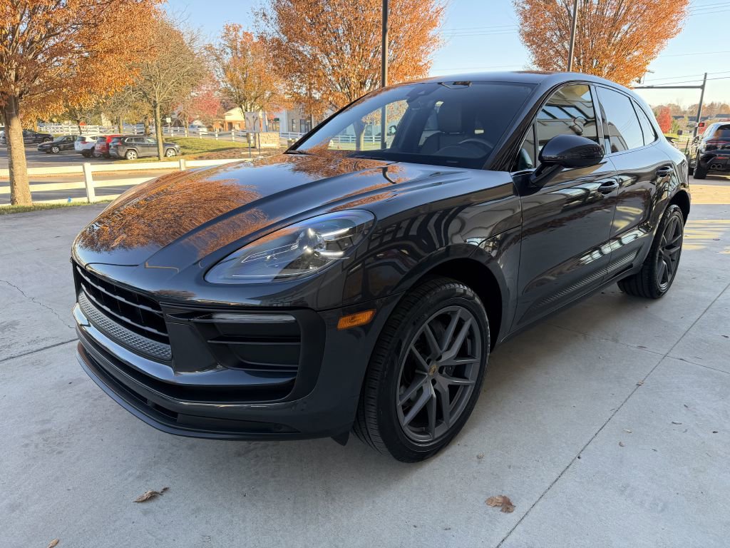 Used 2022 Porsche Macan w/ Premium Package image 5