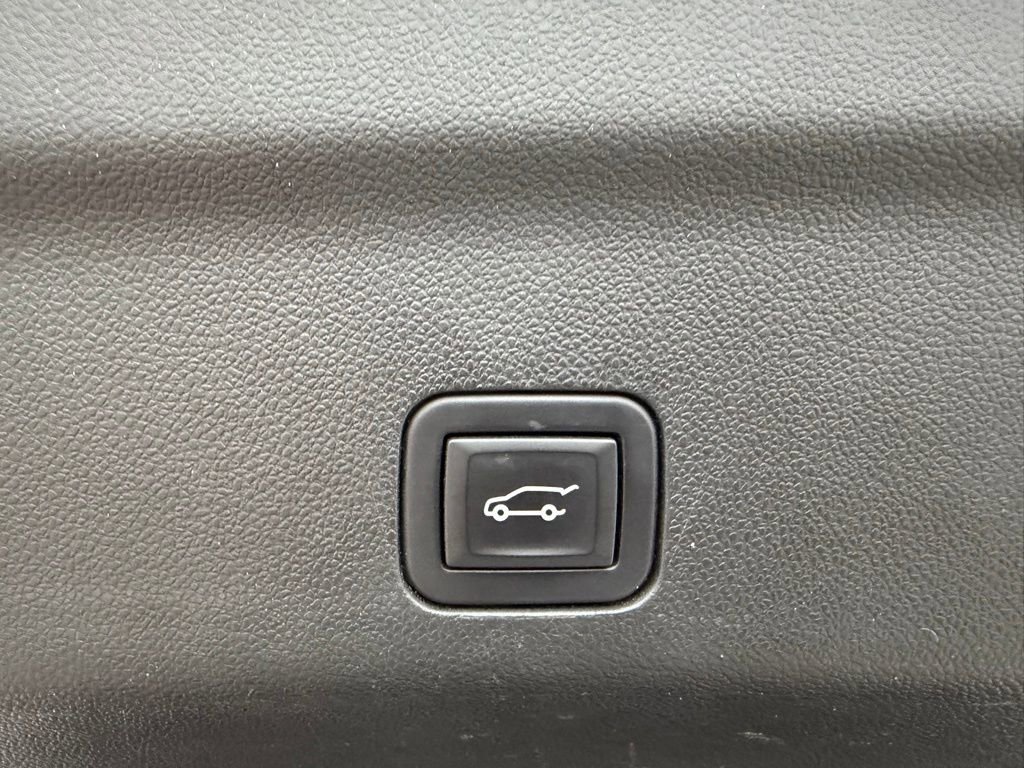 Used 2023 GMC Yukon XL Denali w/ Denali Reserve Package image 35