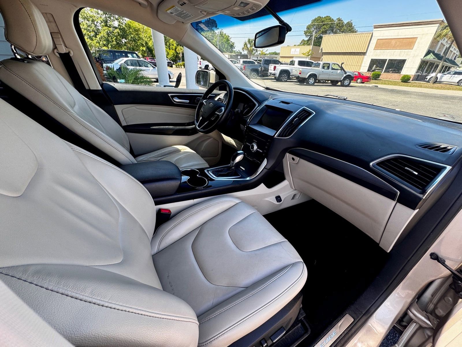 Used 2017 Ford Edge Titanium w/ Technology Package AWD/4WD image 5