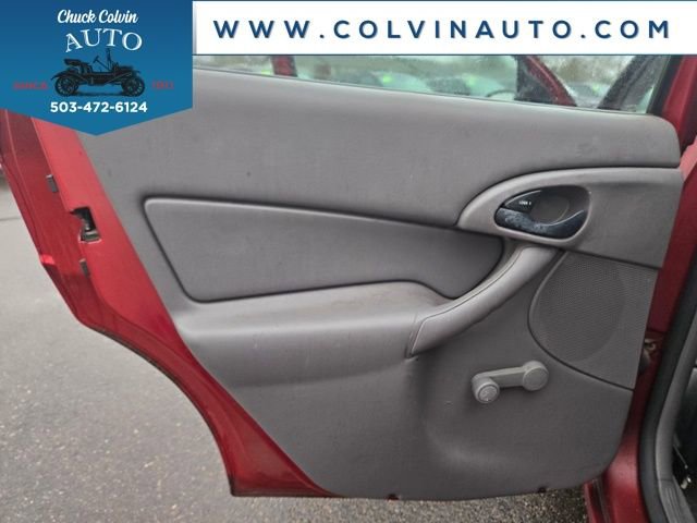 Used 2004 Ford Focus ZX5 Hatchback image 6