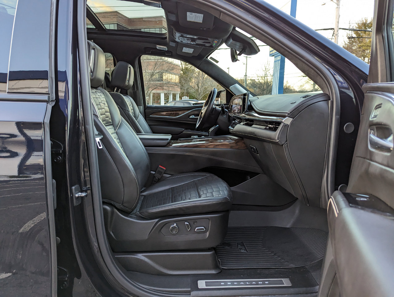 Used 2023 Cadillac Escalade Sport Platinum w/ LPO, Floor Liner Package image 30