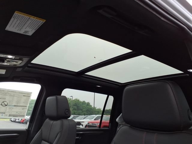 New 2026 Chevrolet Suburban RST w/ Comfort Package AWD/4WD image 8