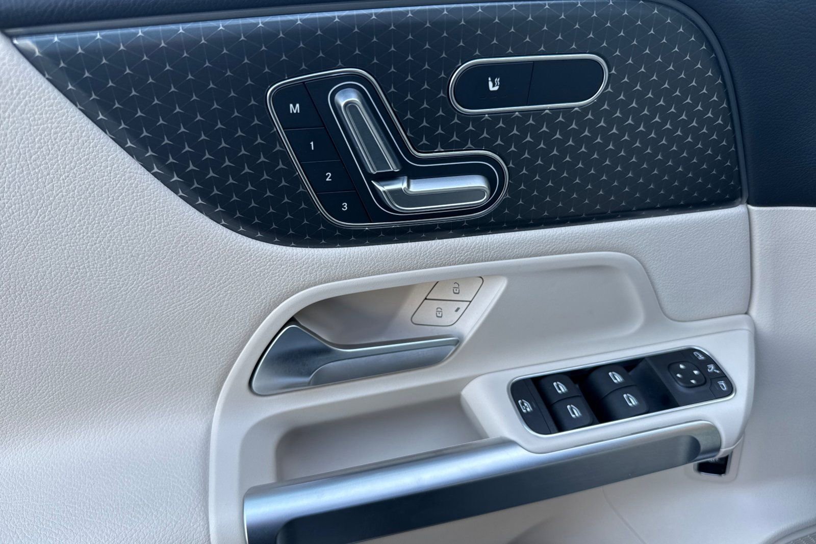 Certified 2025 Mercedes-Benz GLB 250 image 11