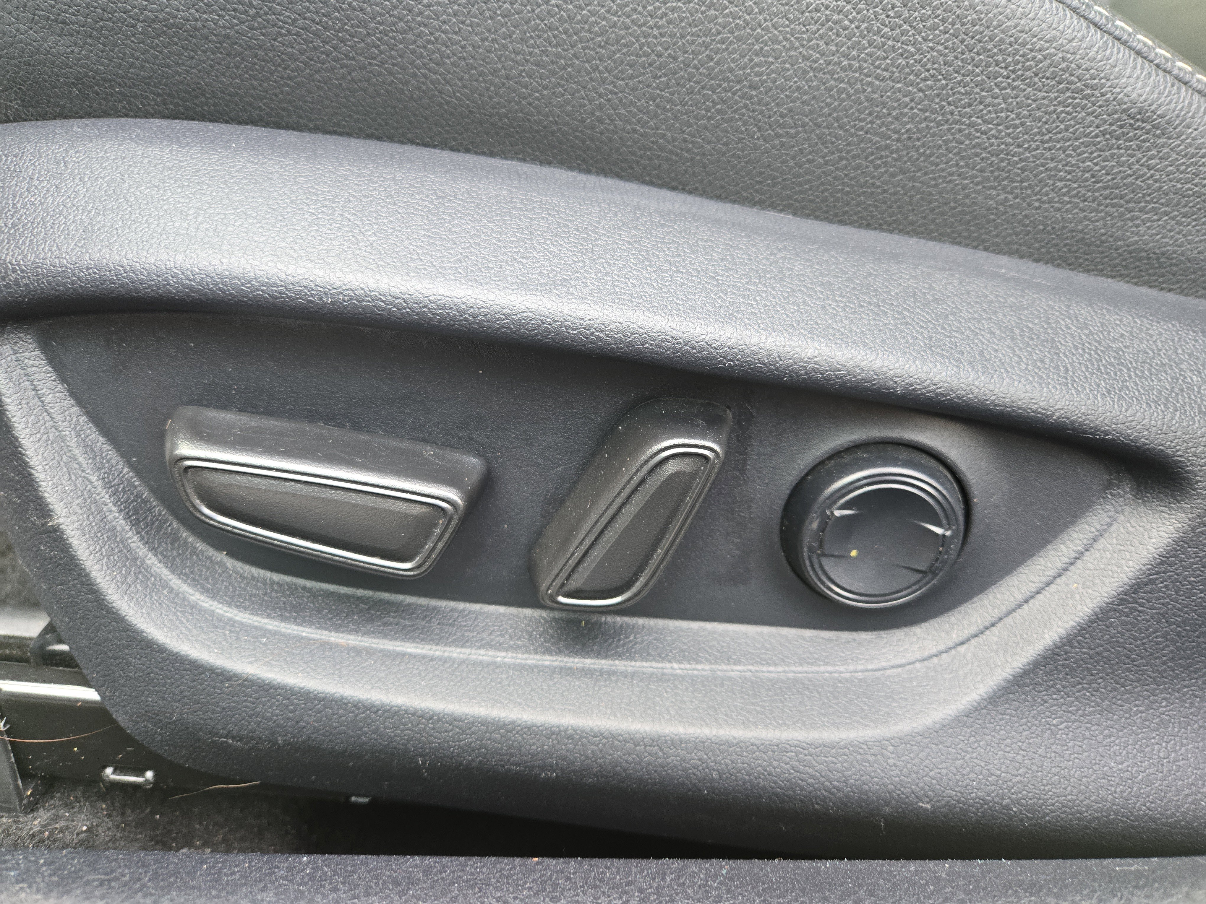 Used 2025 Toyota Camry SE image 13