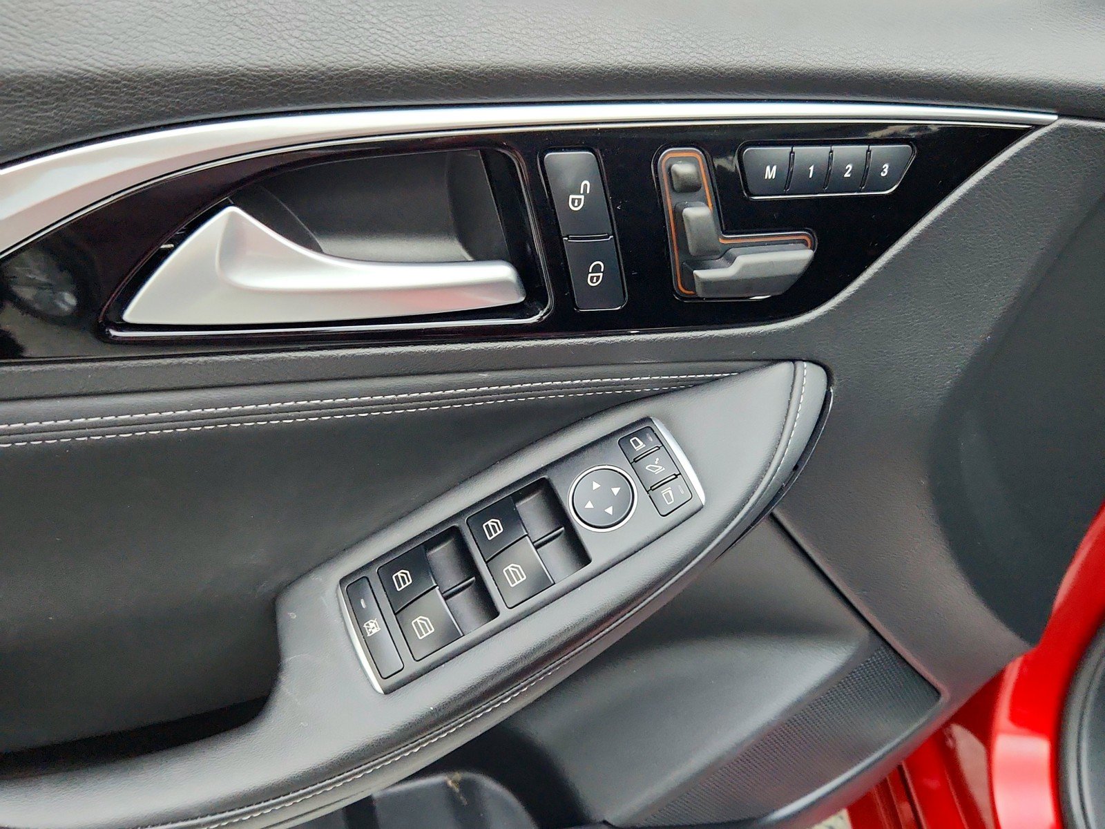 Used 2019 INFINITI QX30 w/ Cargo Package FWD image 25