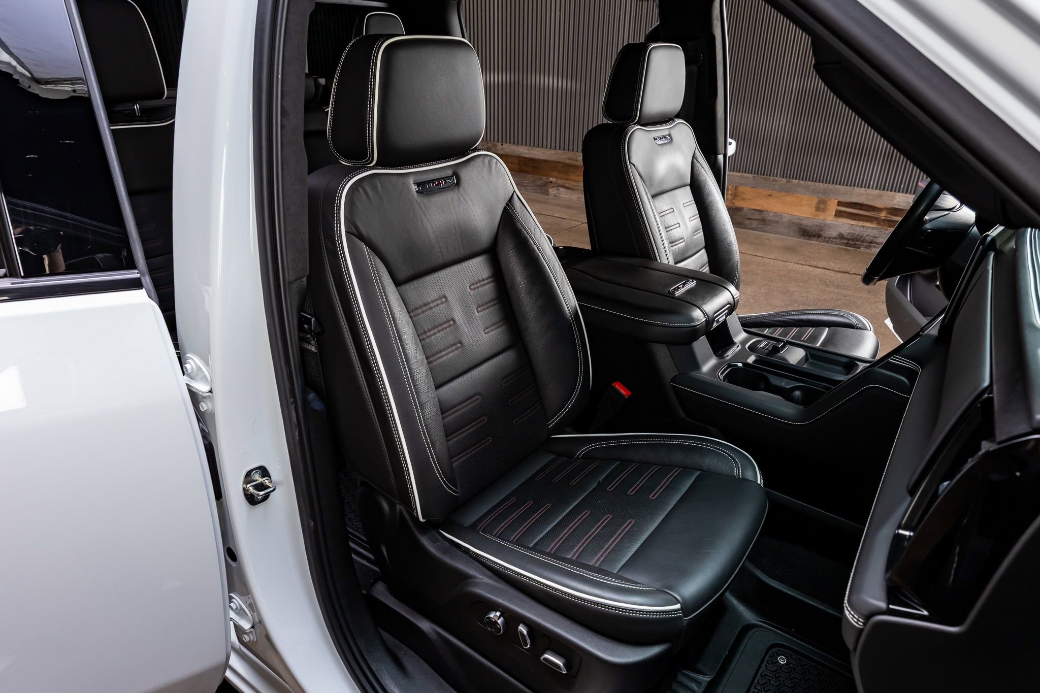 Used 2024 GMC Sierra 2500 AT4X AWD/4WD image 31