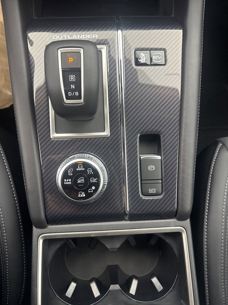 New 2025 Mitsubishi Outlander SE image 25