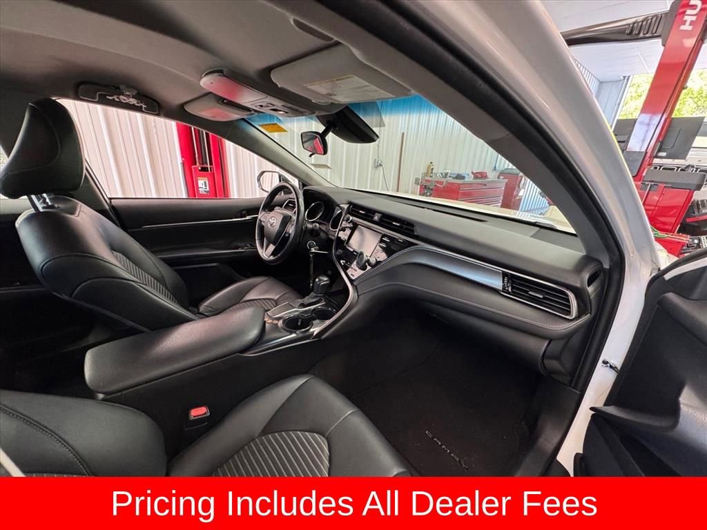 Used 2020 Toyota Camry SE FWD image 3