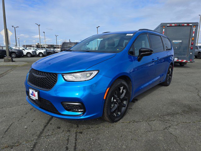 New 2026 Chrysler Pacifica Limited FWD image 7