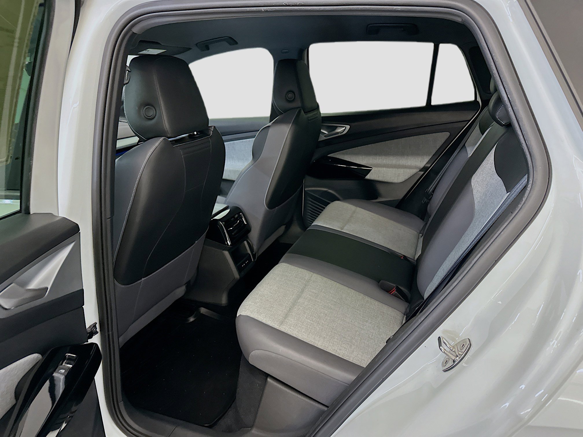 Used 2023 Volkswagen ID.4 Pro image 29