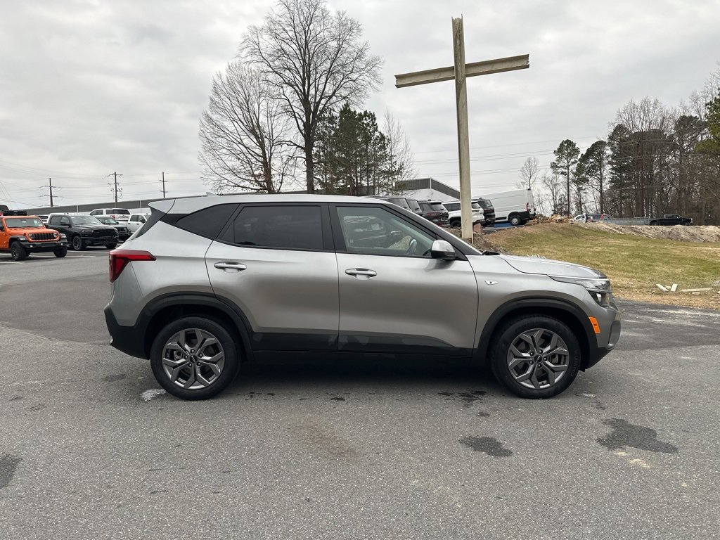 Certified 2024 Kia Seltos LX image 4