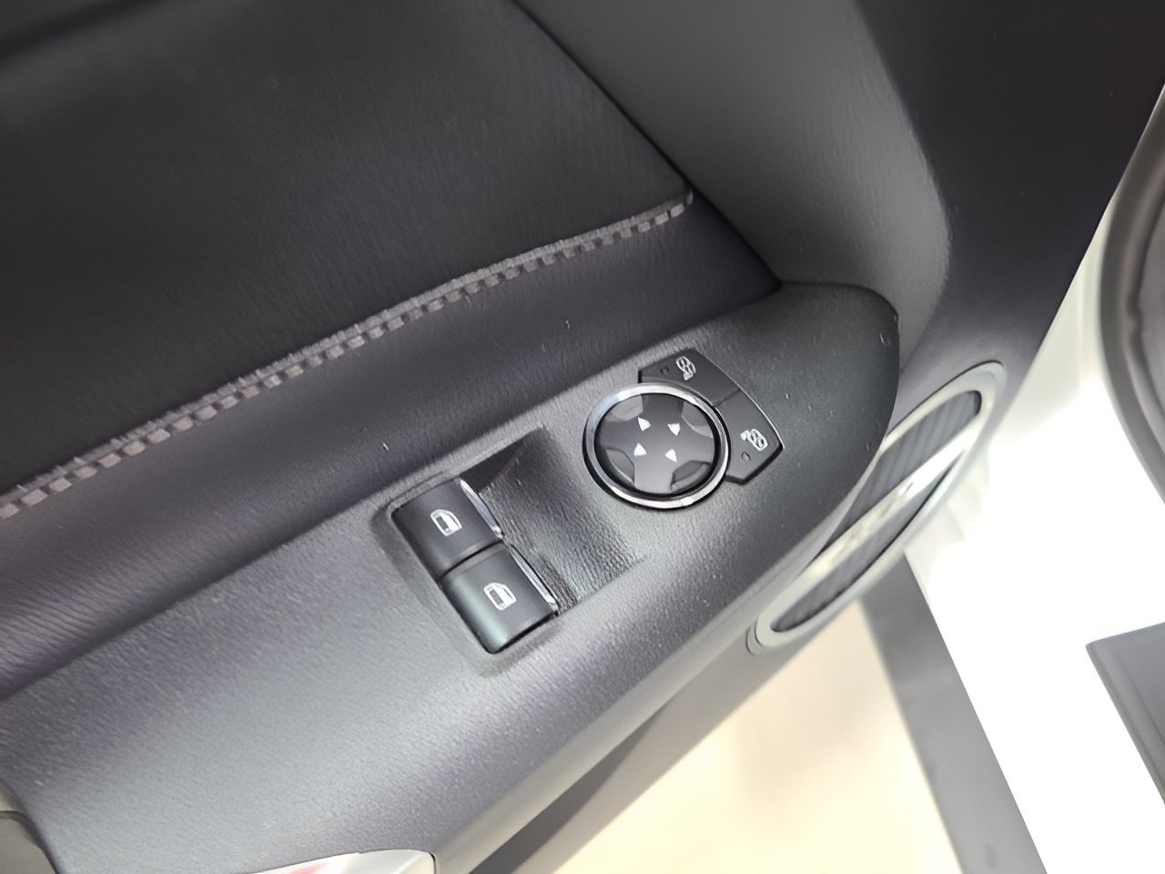 Used 2019 Ford Mustang Coupe w/ Equipment Group 101A RWD image 18