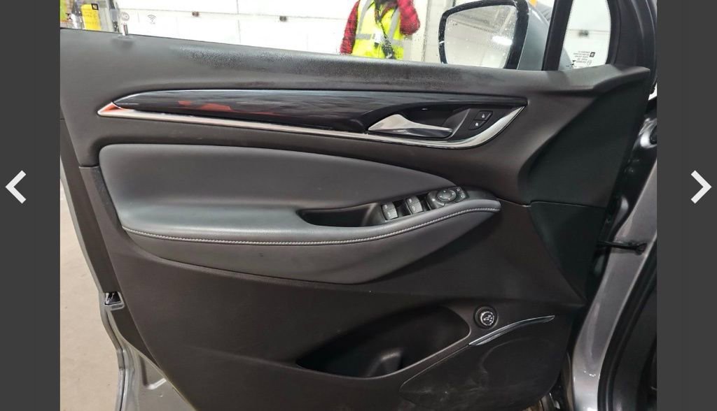 Used 2023 Buick Enclave Essence image 10