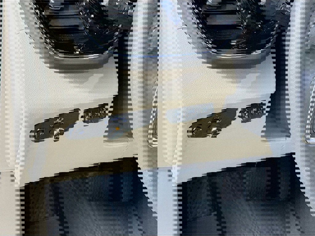 Used 2023 Buick Envision Avenir image 4