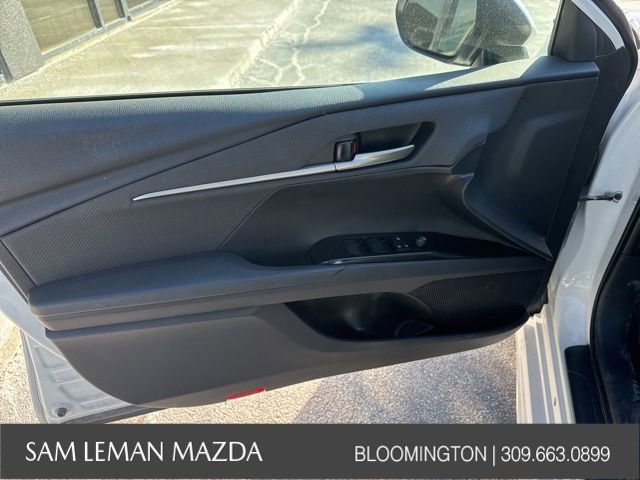 Used 2025 Toyota Camry SE image 18