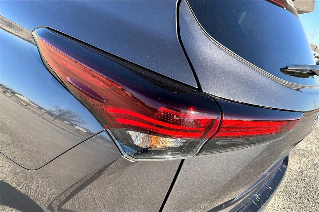 Used 2024 Toyota Highlander XLE image 26