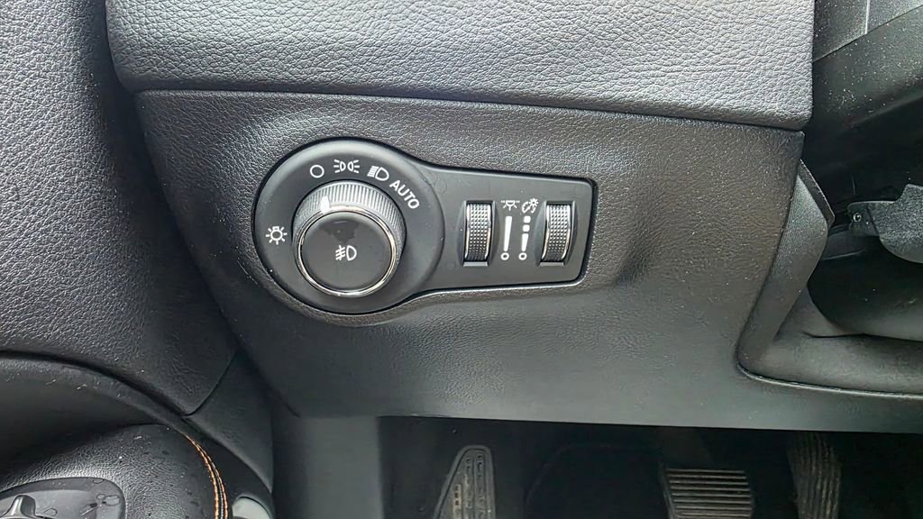 Used 2019 Jeep Compass Limited image 29