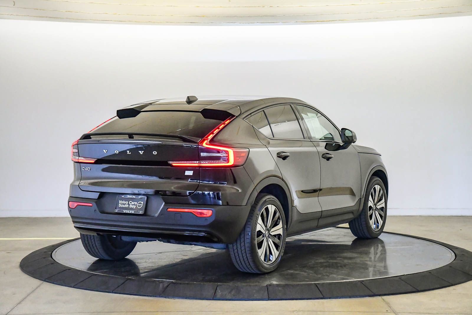 Certified 2023 Volvo C40 P8 Recharge Plus image 4