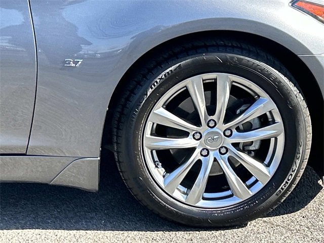 Used 2019 INFINITI Q70 Luxe w/ Proactive Package image 9