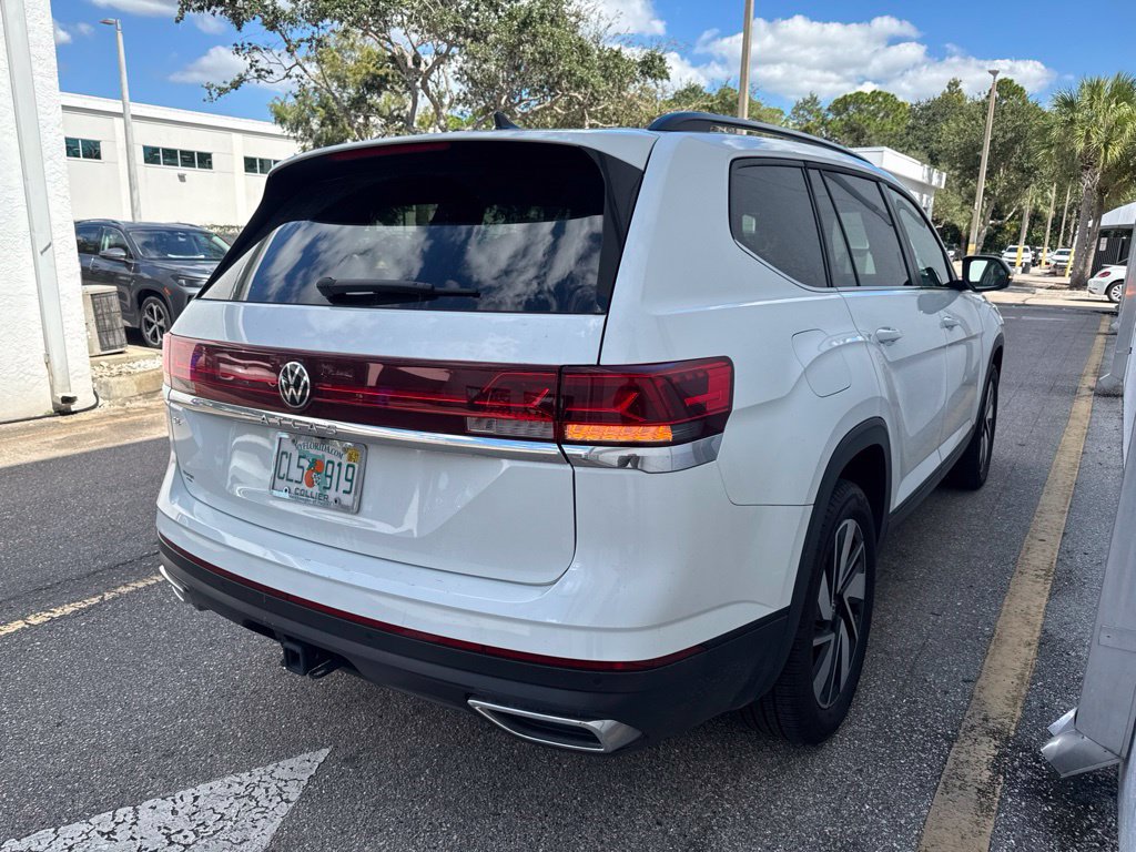 Certified 2025 Volkswagen Atlas SE w/ Panoramic Sunroof Package FWD image 3