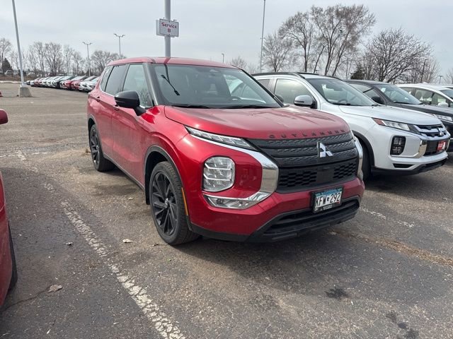 Used 2023 Mitsubishi Outlander SE Black Edition image 1