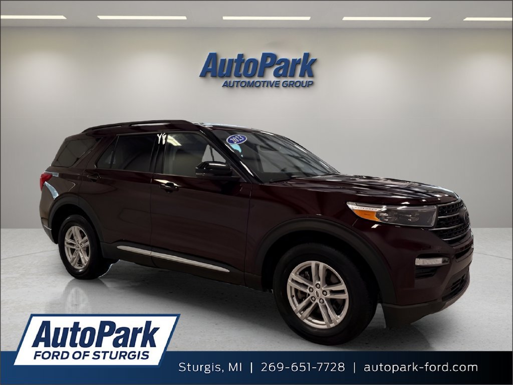 Certified 2023 Ford Explorer XLT w/ Equipment Group 202A AWD/4WD image 1