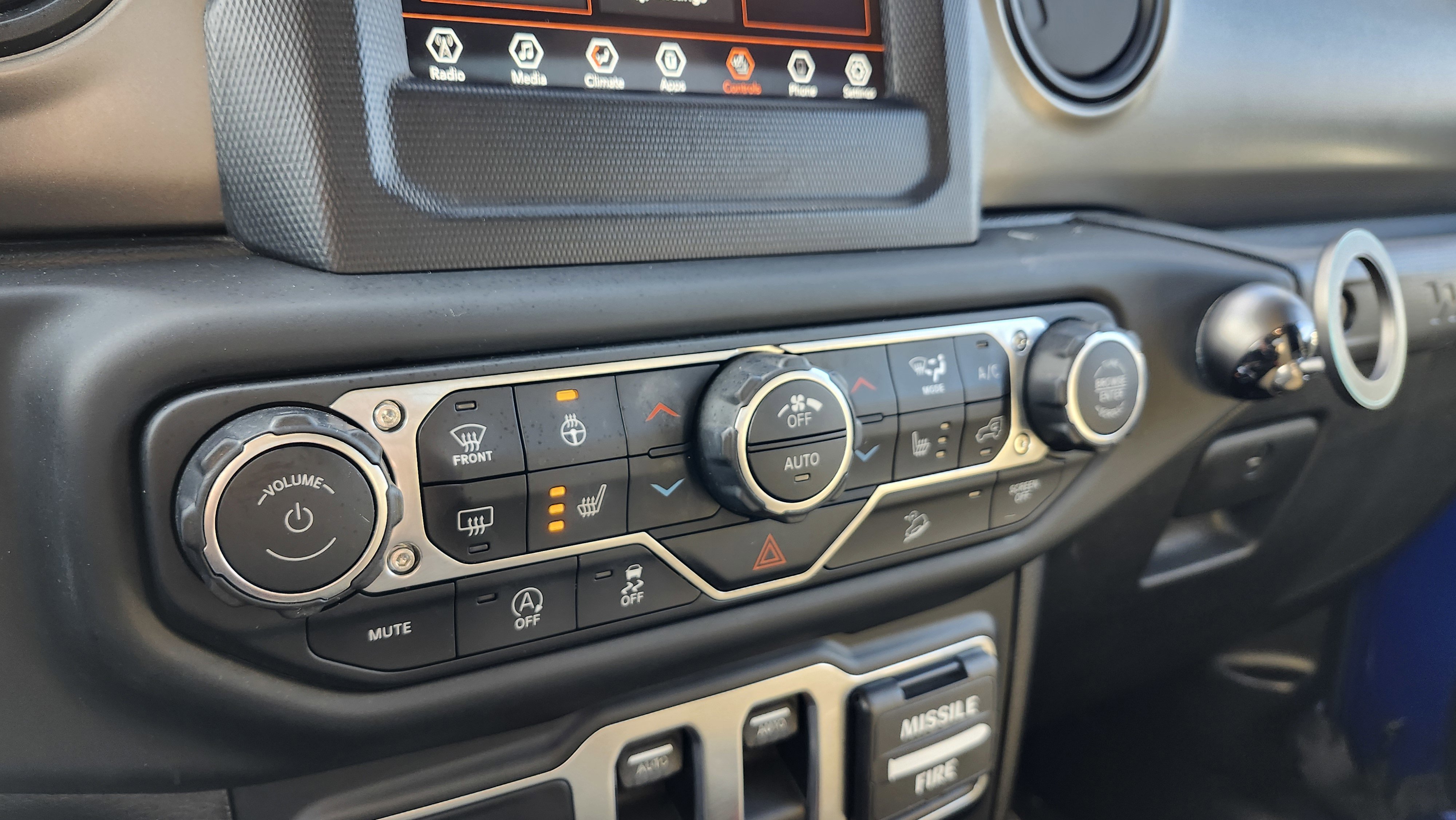 Used 2019 Jeep Wrangler Sport S image 24