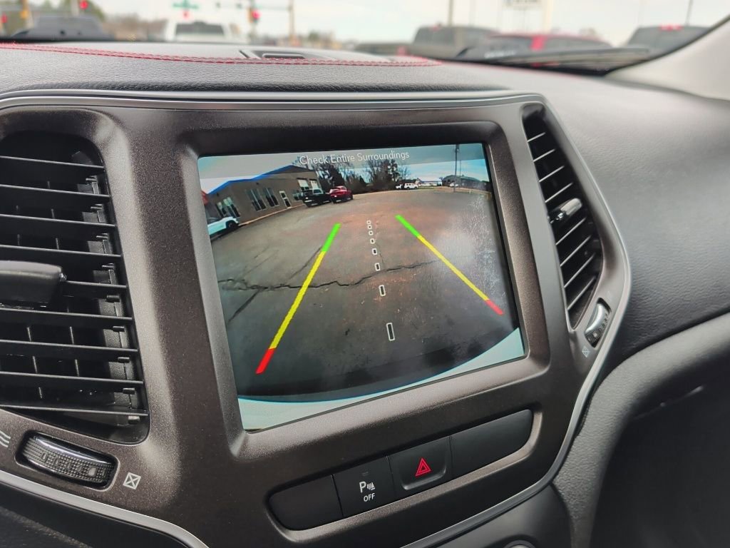 Used 2019 Jeep Cherokee Trailhawk w/ Cold Weather Group AWD/4WD image 12