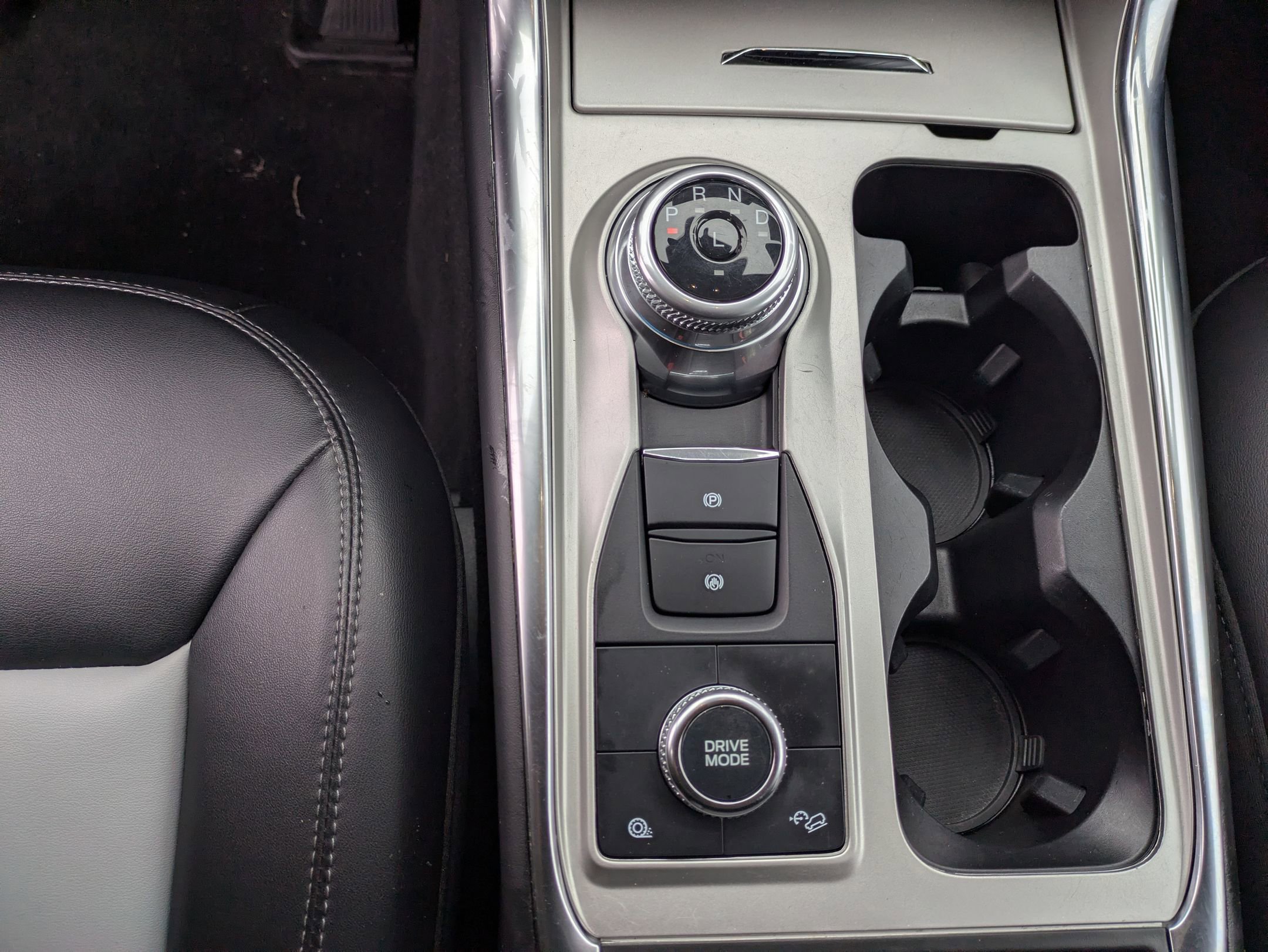 Certified 2022 Ford Explorer XLT w/ Equipment Group 202A image 25